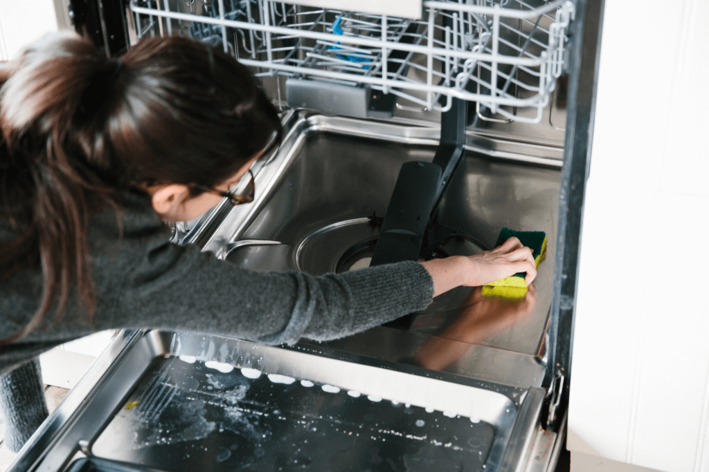water does a dishwasher use